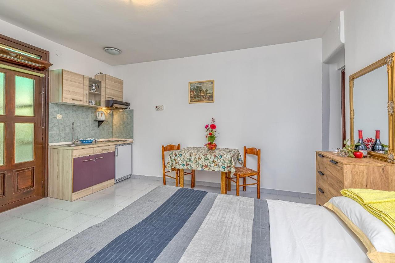 Apartments Bastovanovic Rovinj Exterior photo